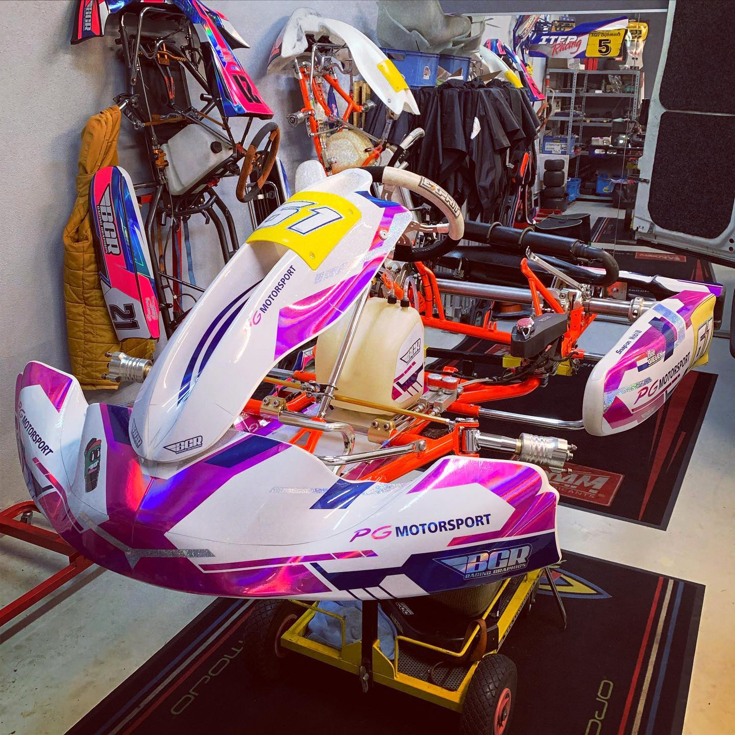 Conception d'un ensemble d'autocollants de karting personnalisés