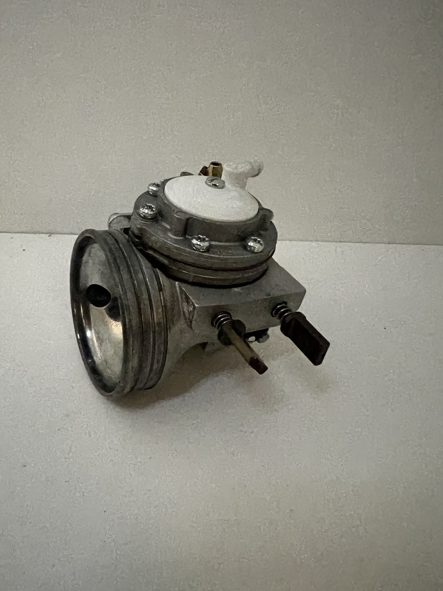 Gebruikt Tillotson HW 46 A carburateur