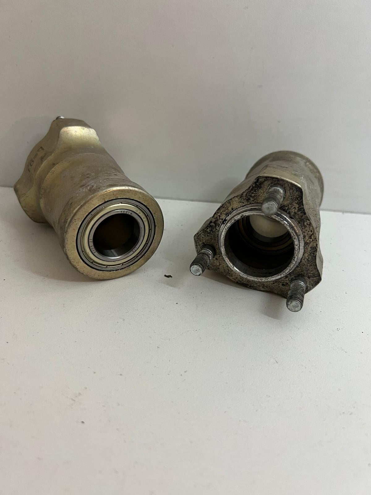 Moyeux de roue avant en magnésium Top Kart d'occasion 25 x 91 mm
